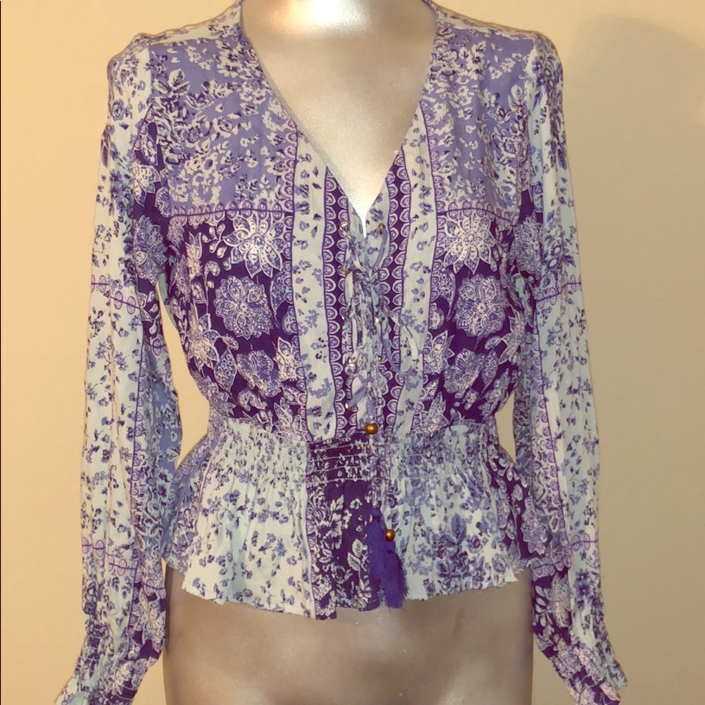 NWT cute spring top with floral print